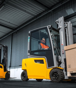 CÂU CHUYỆN MUA XE NÂNG